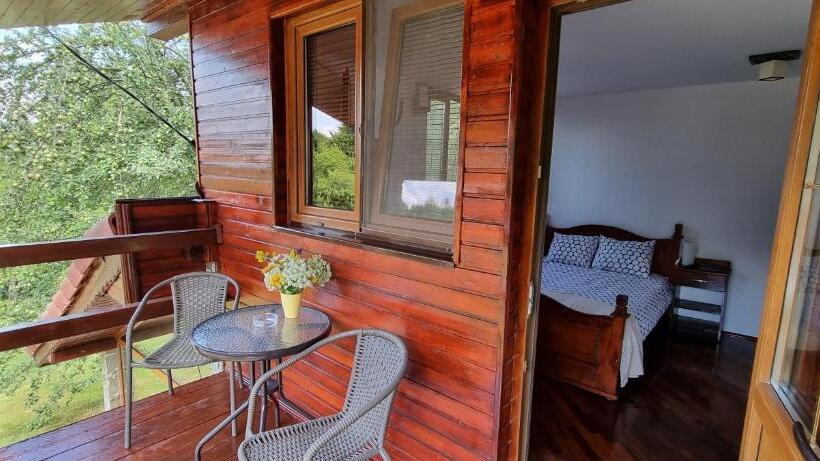 Номер Basic, Casa Bunicului