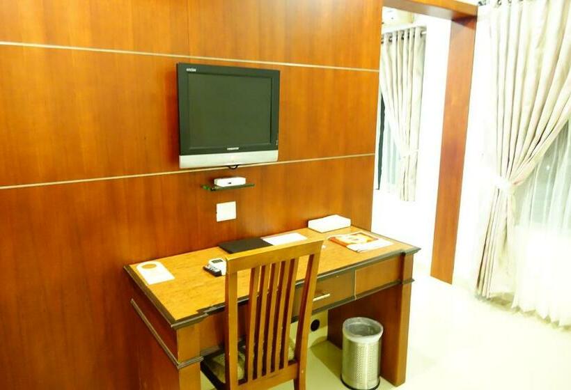 Quarto Deluxe, Kallelys Park Inn, Chalakudy ,thrissur