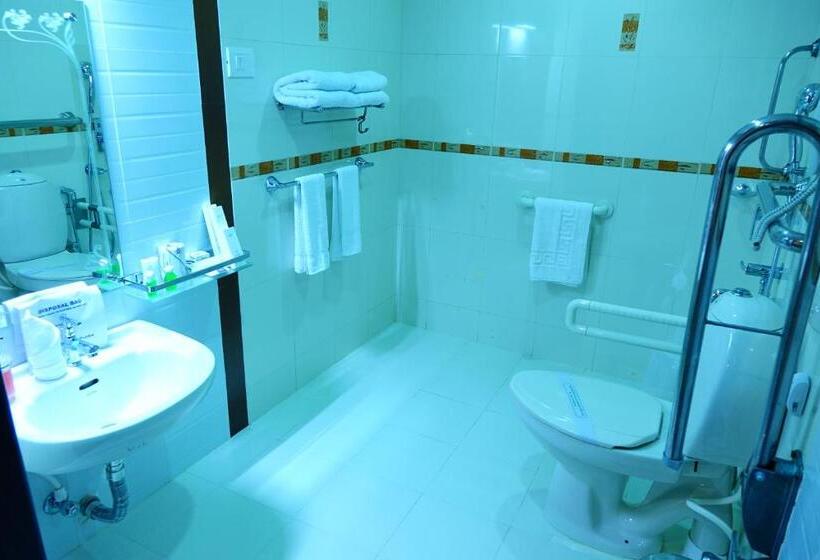 Трехместный Президентский, Kallelys Park Inn, Chalakudy ,thrissur