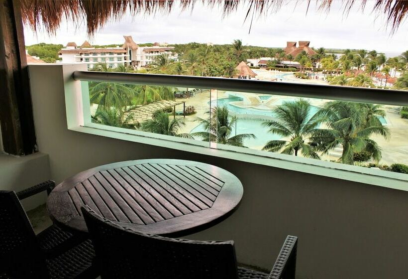 اتاق لوکس با چشم‌انداز دریا, Bluebay Grand Esmeralda - All Inclusive