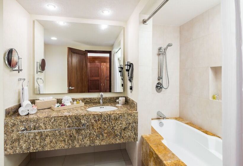 اتاق لوکس با چشم‌انداز باغ, Bluebay Grand Esmeralda - All Inclusive