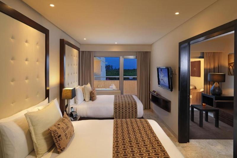 اتاق لوکس با چشم‌انداز دریا, Bluebay Grand Esmeralda - All Inclusive