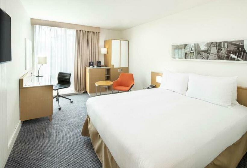 Номер Deluxe, Doubletree By Hilton  Manchester  Piccadilly