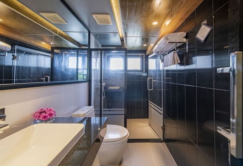 , NH Boat Lagoon Phuket Resort