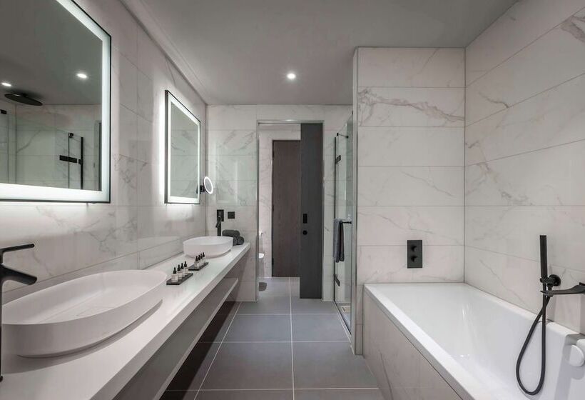 سوییت جونیور, Radisson Blu Royal Hotel Dublin