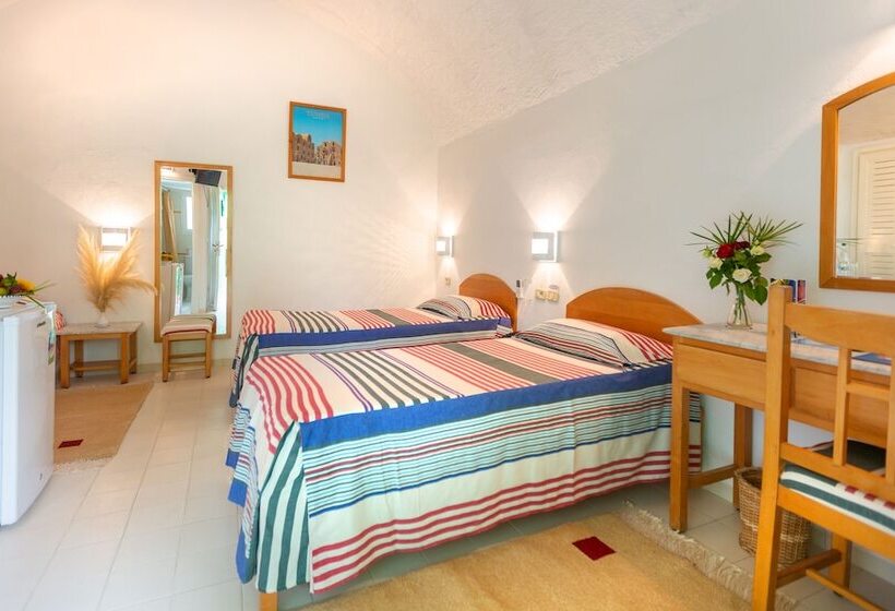 اتاق استاندارد سه نفره, Samira Club   Caters To Couples