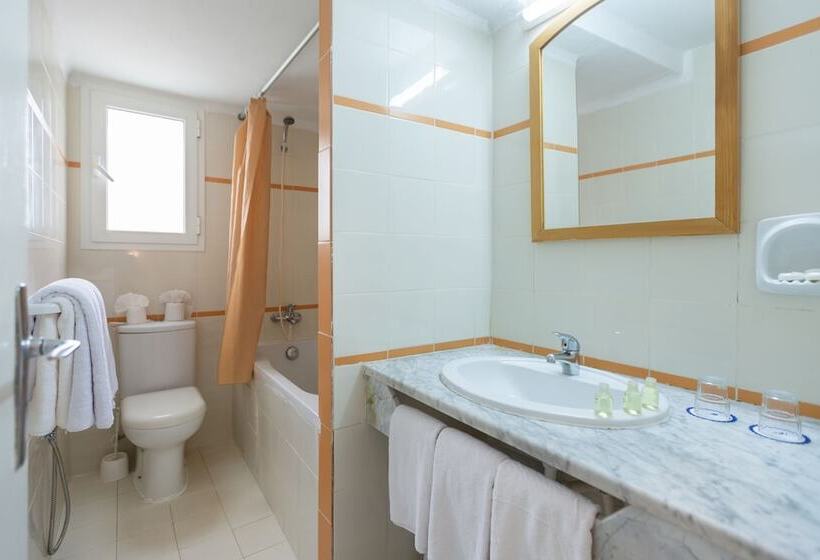 اتاق استاندارد سه نفره, Samira Club   Caters To Couples
