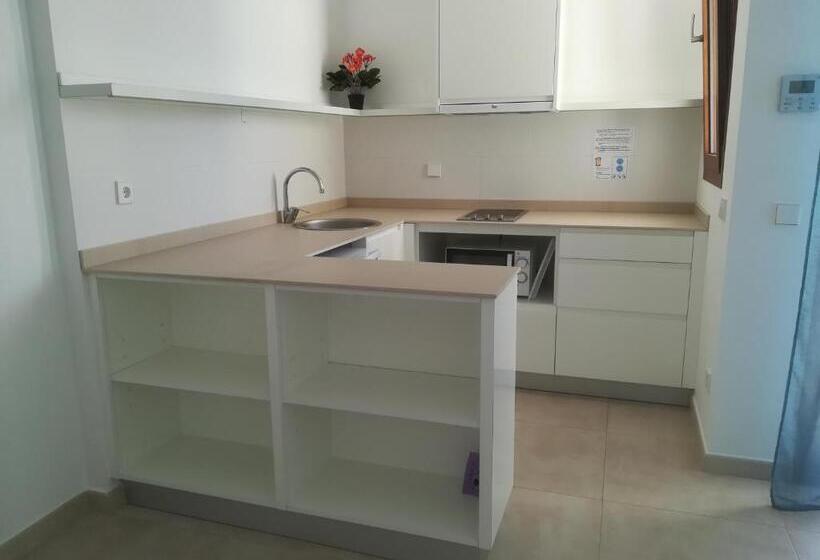 استودیوی لوکس, Apartamentos Villa Primera