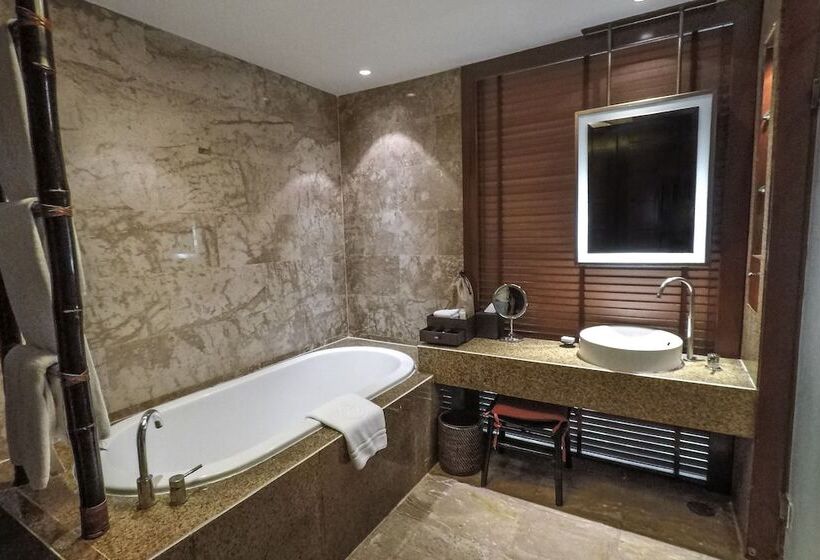 اتاق لوکس با چشم‌انداز دریا, Centara Grand Beach Resort & Villas Krabi