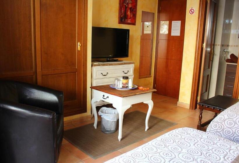 Номер Стандарт Трехместный, Hostal Don Peque Adult Recommended