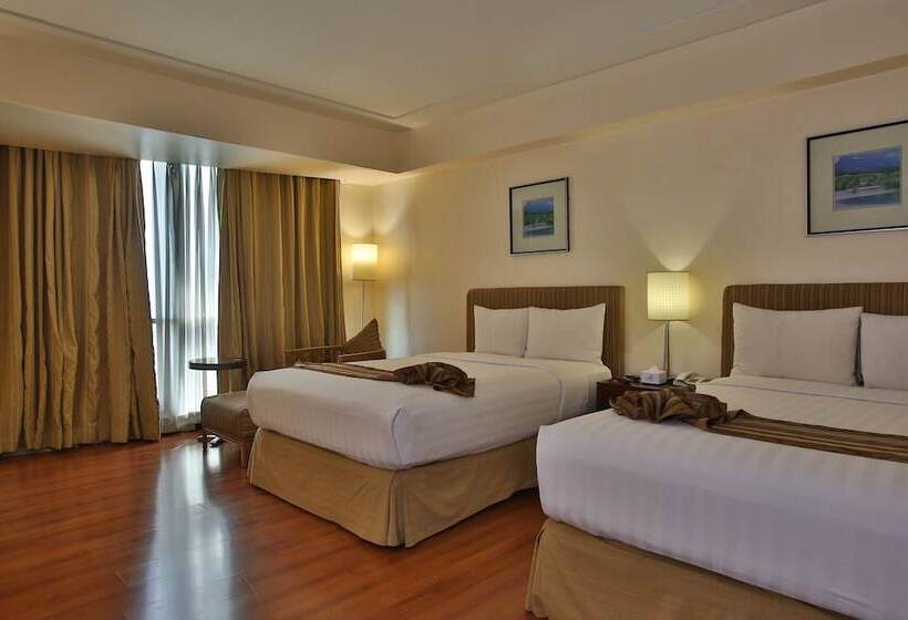 Номер Deluxe, Crown Regency Hotel And Towers