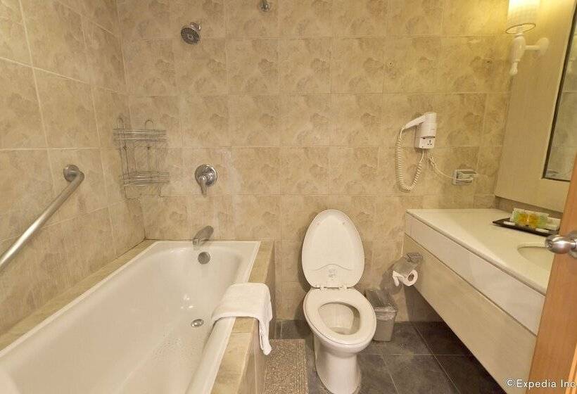 Люкс Deluxe 2 Спальни, Crown Regency Hotel And Towers