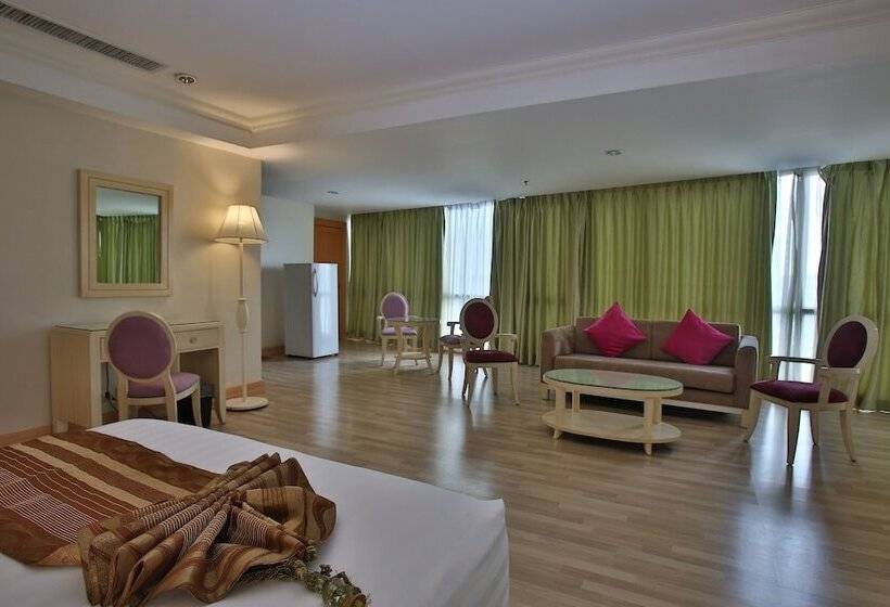 Люкс Ejecutiva 2 Спальни, Crown Regency Hotel And Towers