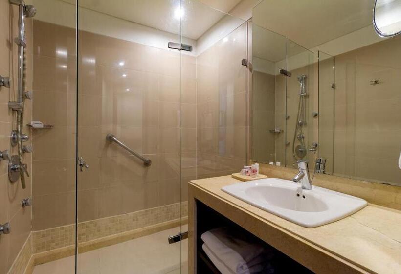 Трехместный Номер Superior, Madisson Inn Luxury By Geh Suites