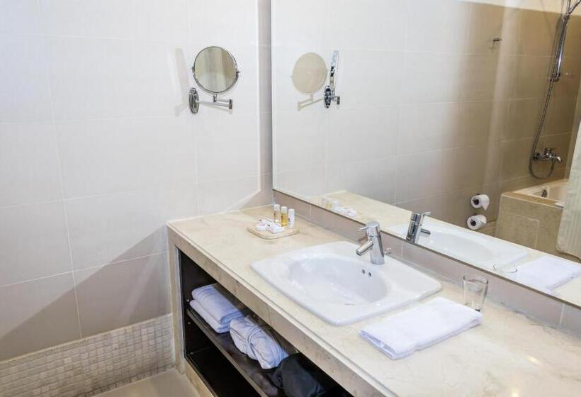 Трехместный Номер Superior, Madisson Inn Luxury By Geh Suites