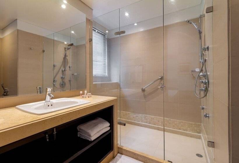 Трехместный Номер Superior, Madisson Inn Luxury By Geh Suites