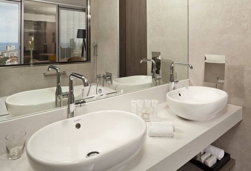 Habitación Premium Vista al Mar., Melia Barcelona Sky 4 Sup