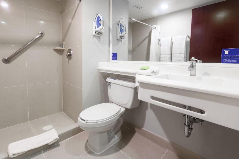 اتاق استاندارد, City Express By Marriott Celaya Parque