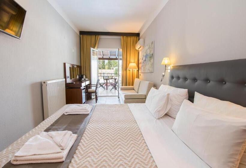 سوییت جونیور با چشم‌انداز استخر, Opera Blue Hotel Gouvia Corfu
