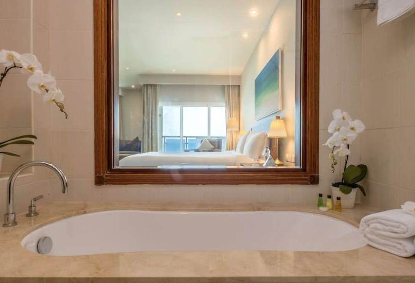 Семейный Номер Вид на Море, Radisson Blu Resort Fujairah