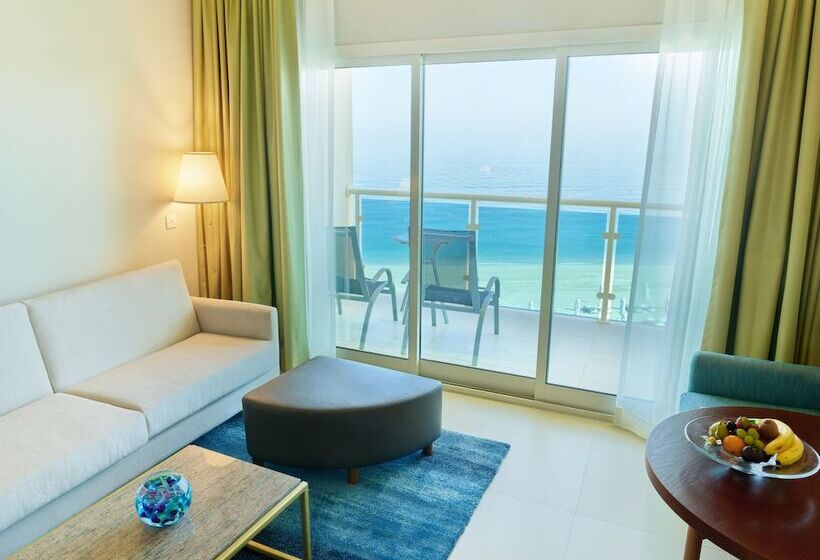 Habitación Premium Vista al Mar., Radisson Blu Resort Fujairah