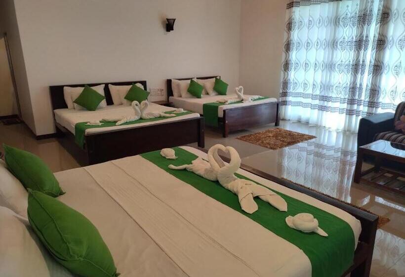 اتاق لوکس خانوادگی, Village Mango Resort Yala