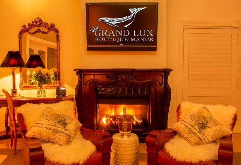 سوییت با چشم‌انداز دریا, Grand Lux Boutique Manor