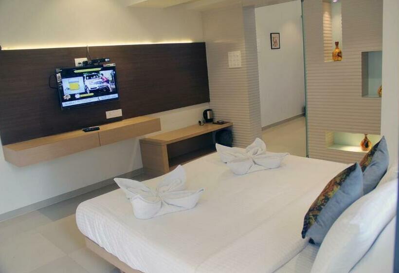 Номер Deluxe, Saiprasad Executive Solapur