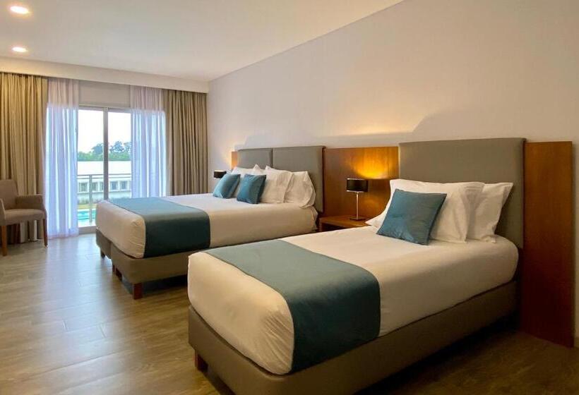 Трехместный Номер Стандарт с Балконом, Lincoln Green Hotel And Spa   Argentina