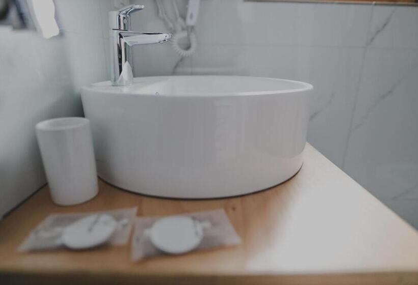 스탠다드 룸 킹사이즈 침대, Altitude Guest House Ranca