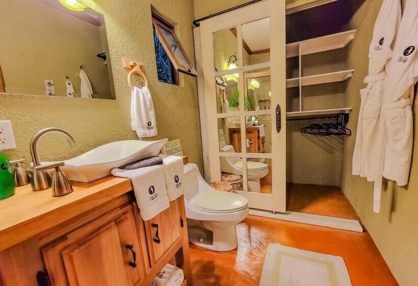 اتاق لوکس با تخت بزرگ, Vive Utila   Bed & Breakfast