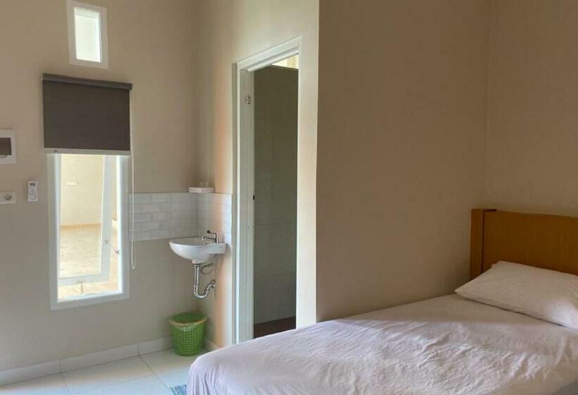 اتاق استاندارد, Nietsa Guest House Syariah Palu Mitra Reddoorz