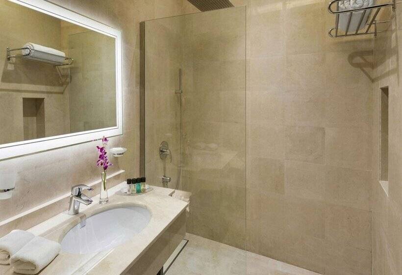 Люкс, Mövenpick Hotel Qassim