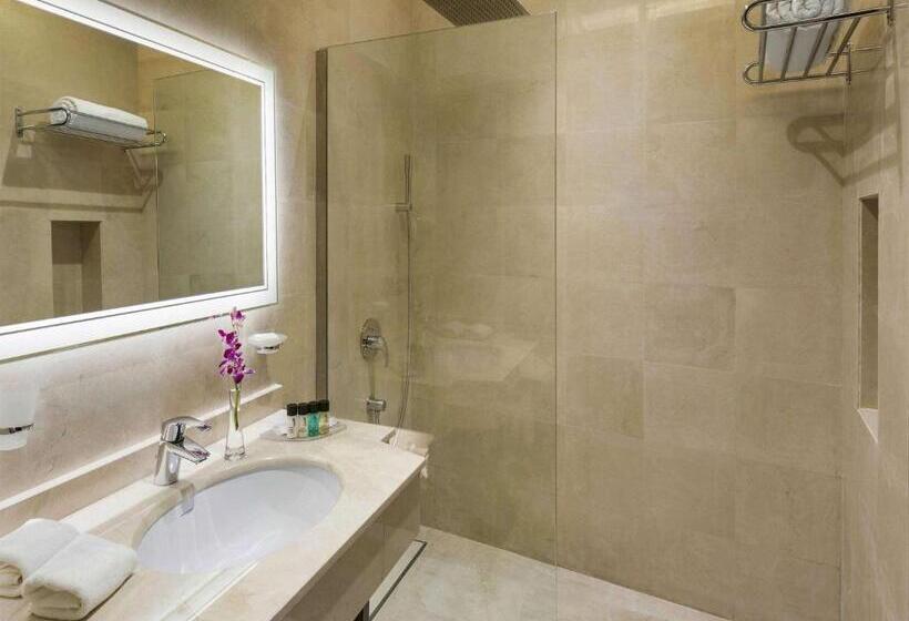 Люкс Повышенной Комфортности, Mövenpick Hotel Qassim