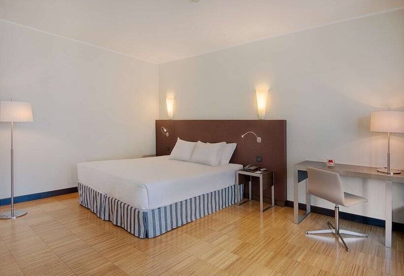 سوییت جونیور, NH Savona Darsena