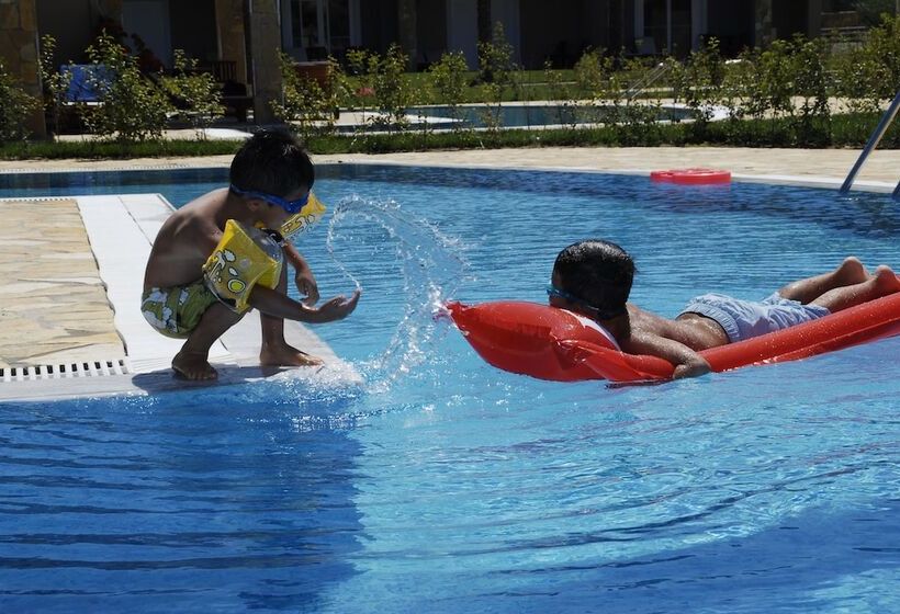 بنگله خانوادگی, Olympia Golden Beach Resort & Spa