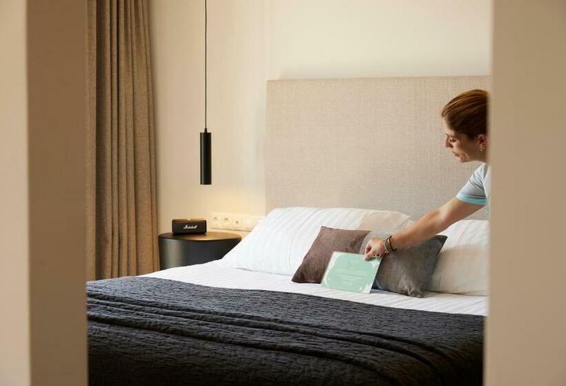 Номер Deluxe, Asterion Suites & Spa   Designed For Adults