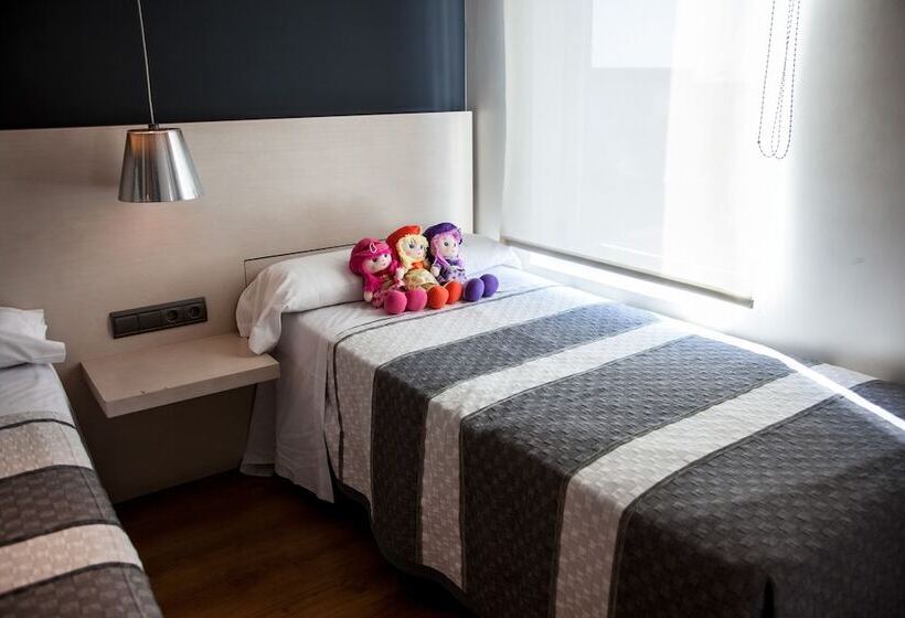 Номер Стандарт Трехместный, Bed4u Tudela