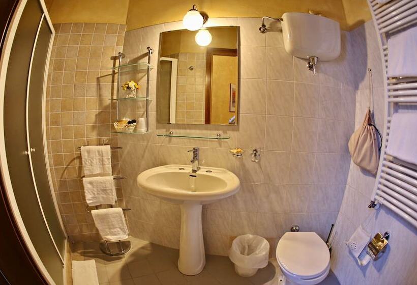 اتاق استاندارد سه نفره, Italia Cortona