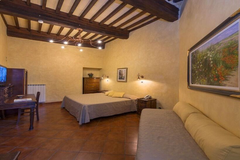 اتاق استاندارد سه نفره, Italia Cortona
