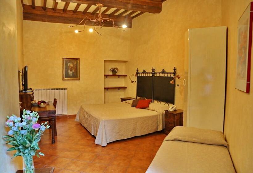 اتاق استاندارد سه نفره, Italia Cortona
