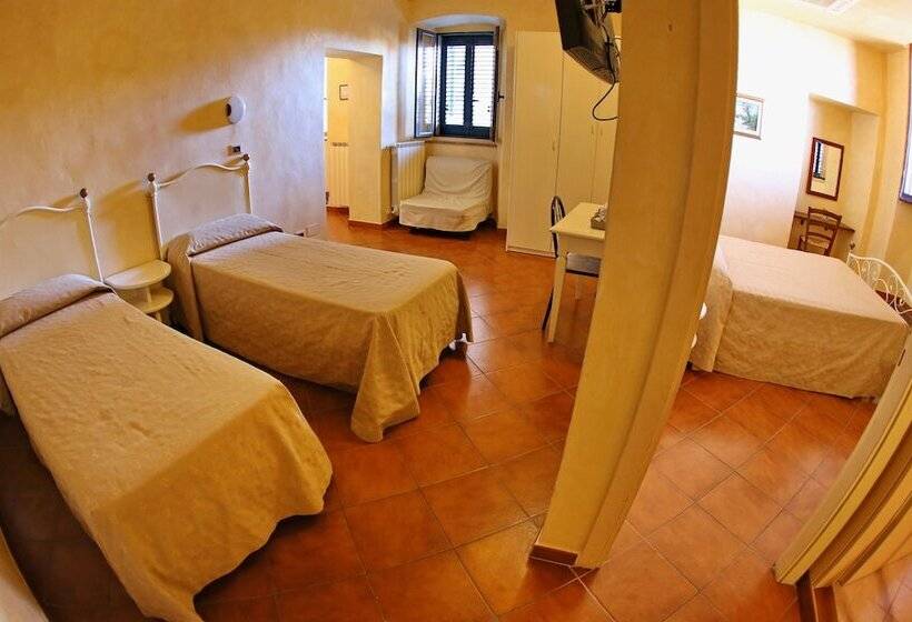 اتاق خانوادگی, Italia Cortona