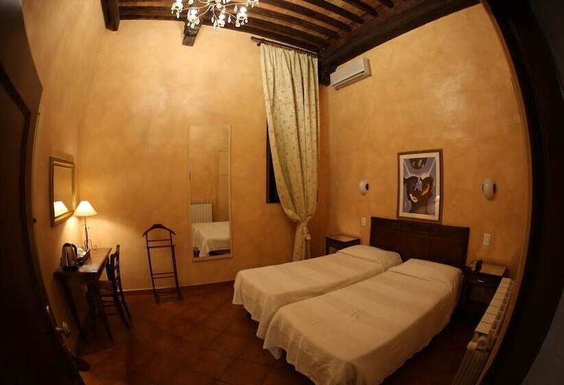 اتاق اکونومی, Italia Cortona