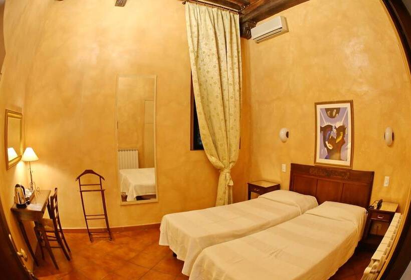 اتاق اکونومی, Italia Cortona
