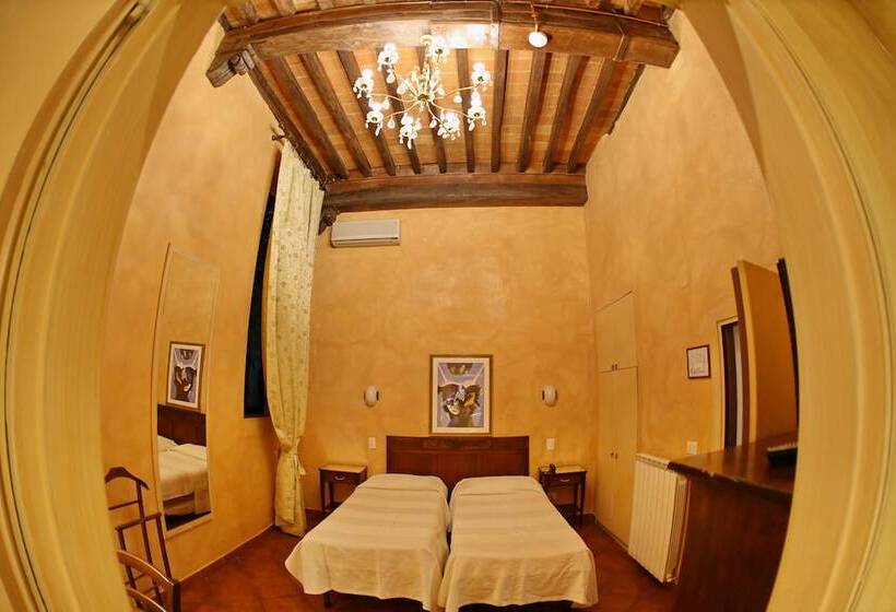 اتاق اکونومی, Italia Cortona