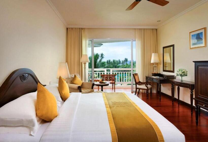 디럭스 룸 킹사이즈 침대, Sofitel Krabi Phokeethra Golf And Spa Resort