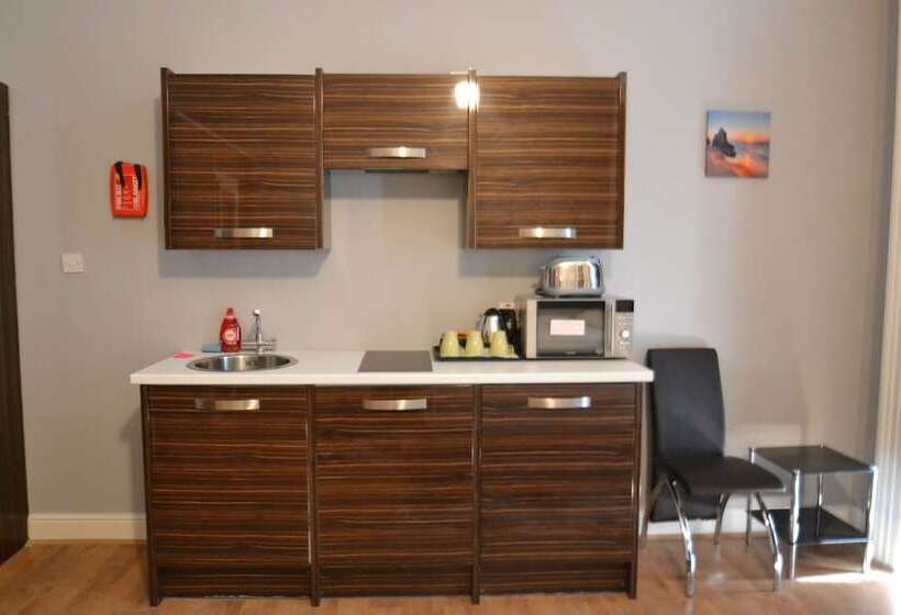スタンダードスタジオ, Hyde Park Suites   Apartments