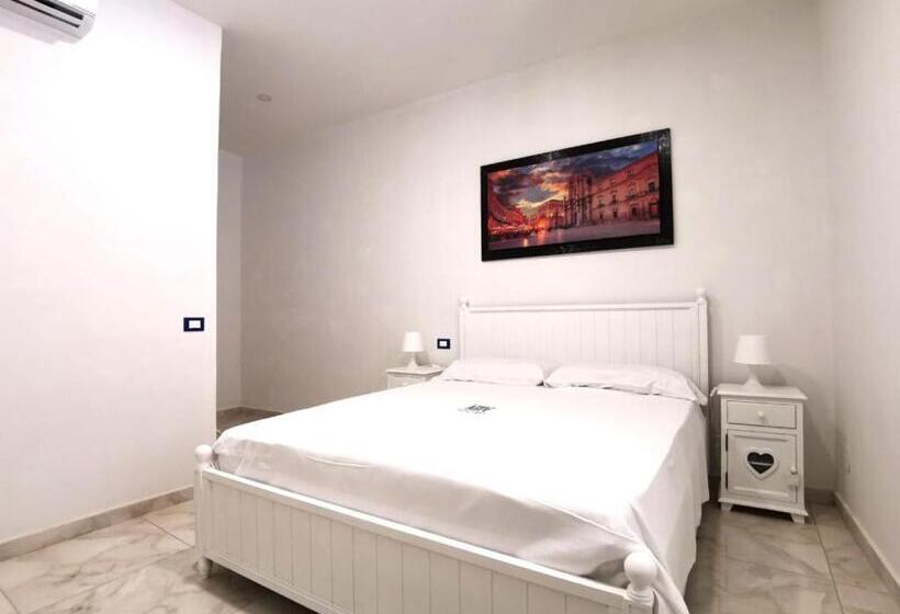 اتاق لوکس با تخت بزرگ, Paolanna Luxury Rooms
