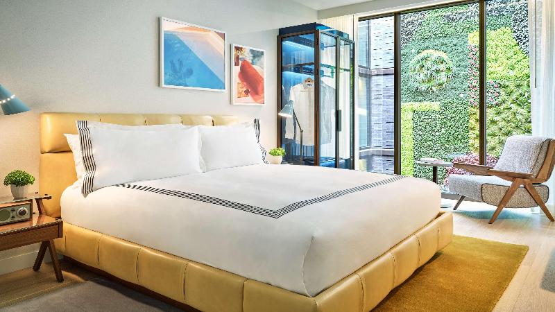 غرفة قياسية سرير كينج, Thompson Hollywood, By Hyatt