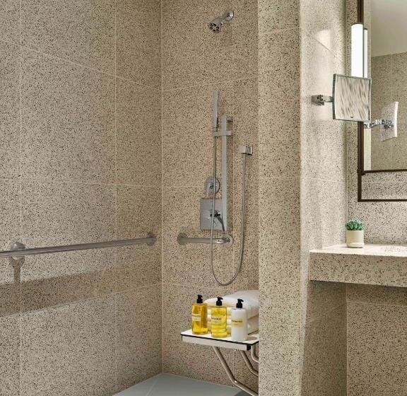 غرفة قياسية سرير كينج, Thompson Hollywood, By Hyatt